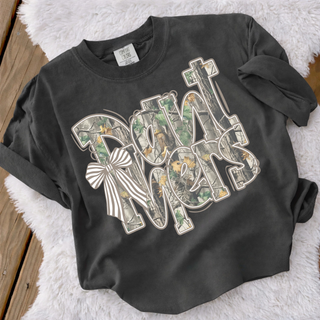 Royal Valley camo bow graphic on a Pepper Comfort Colors short sleeve top